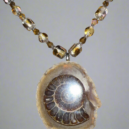 BEAUTIFUL Ammonite FOSSIL Shell Agate Pendant Glass Beaded Necklace VINTAGE